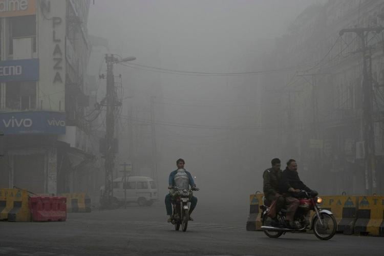 Pakistan uses anti-smog guns to fight air pollution in its cultural capital
