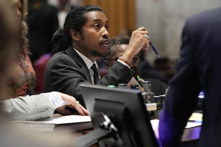Tennessee House advances bill to ban reappointing lawmakers booted for behavior