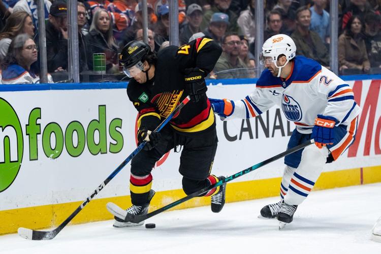 'Smarter' Sherwood turns sniper in boosting Canucks' energy