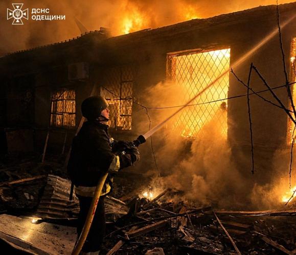 Drone kills 2 in Kherson minibus strike, as Russia claims front-line progress