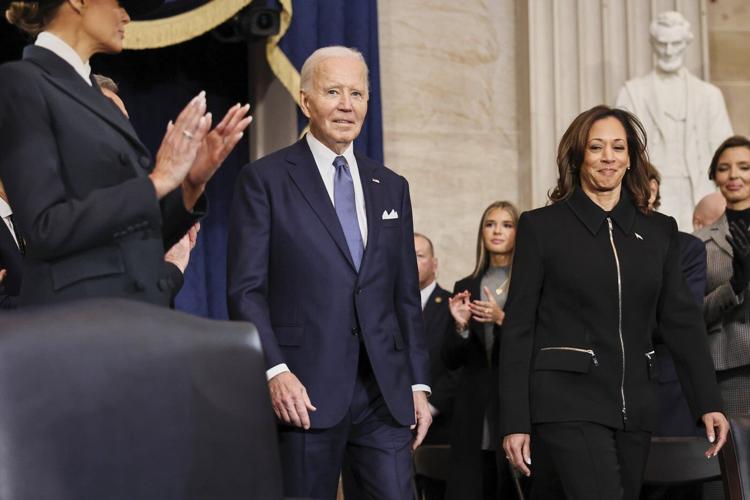 Just minutes before leaving the presidency, Biden pardons his siblings and their spouses