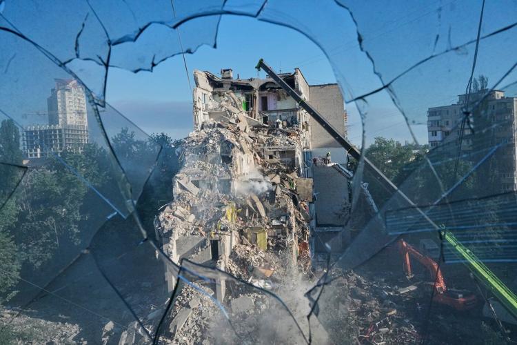 A major Russian attack kills 17 in Kyiv as Ukraine keeps striking Moscow's oil sector