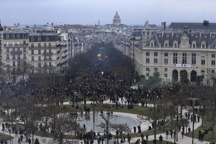 France's young people stand up against higher retirement age