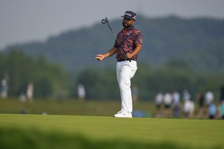 Sam Burns leads US Open with 65 and avoids calamity at Oakmont