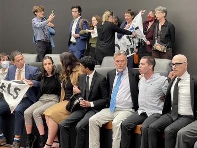 Des manifestants dénoncent un projet de gazoduc porté par le sénateur Joe Manchin