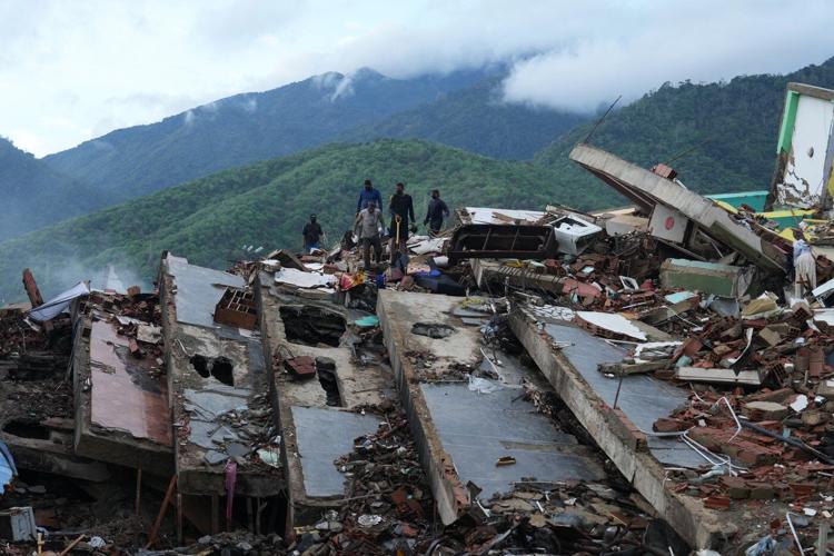 Aid workers warn of infectious diseases, overwhelmed hospitals after Venezuela quakes