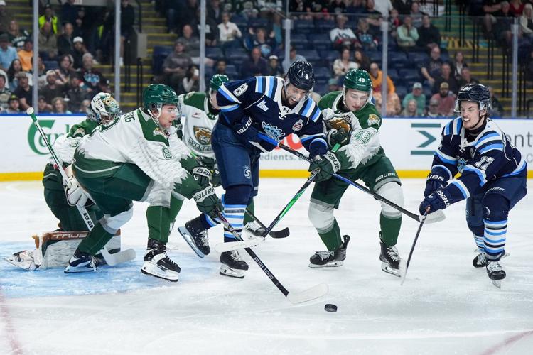 Silvertips rally to tip Sagueneens 5-3 in Memorial Cup opener for both teams