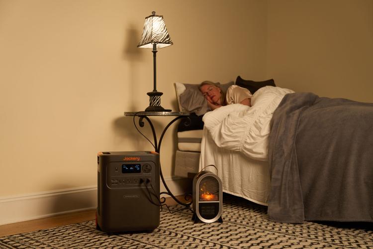 As Winter Energy Costs Climb, More Canadians Turn to Solar Generators for Home Power
