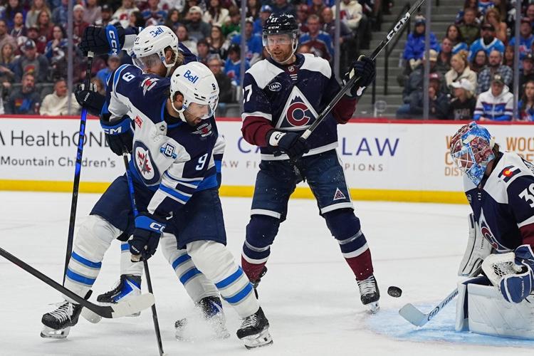 Perfetti's late goal helps Jets roll over Avalanche 4-2