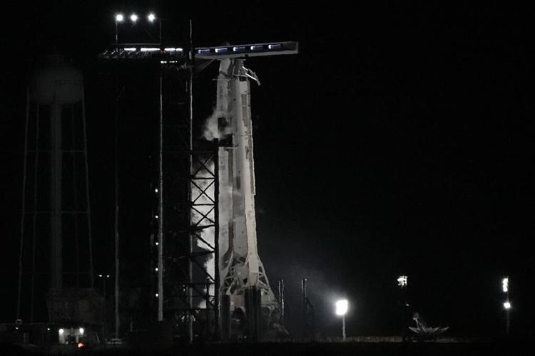 Last-minute problem keeps SpaceX rocket, astronauts grounded