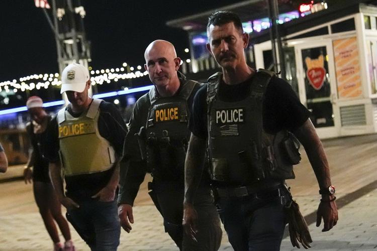 Trump's takeover of Washington law enforcement begins as 好色tv Guard troops arrive