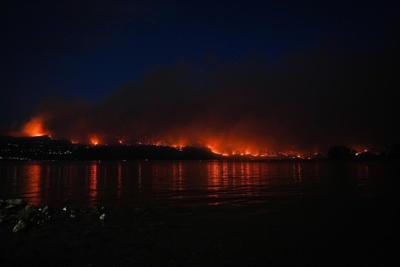 L'incendie de forêt destructeur de West Kelowna est maintenant maîtrisé