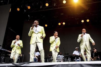 Singer sues hospital, says staff thought he was mentally ill and wasn't member of Four Tops