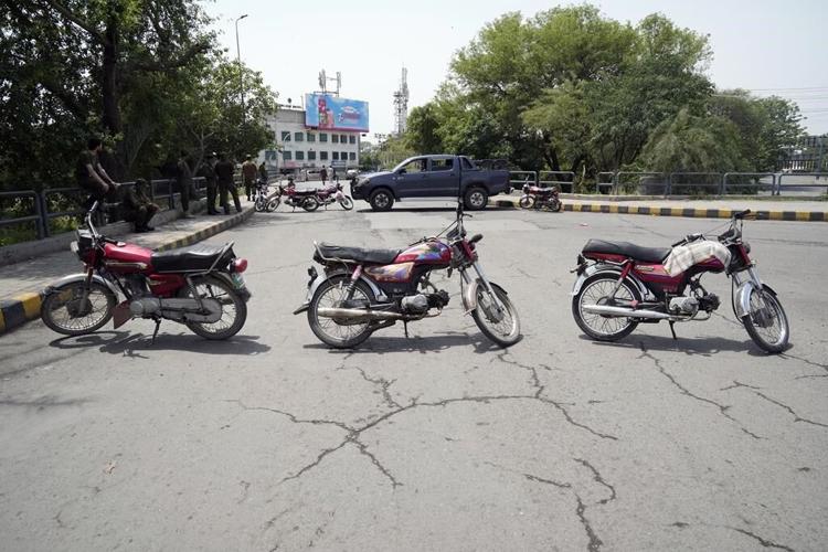 Pakistani police besiege Imran Khan's home as deadline for him to hand over suspects expires
