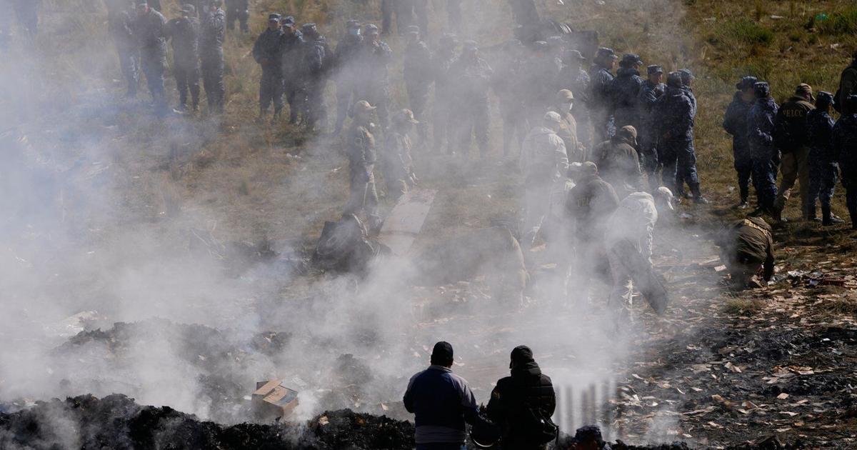 Death toll rises to 22 after cargo plane carrying money crashes near Bolivia's capital