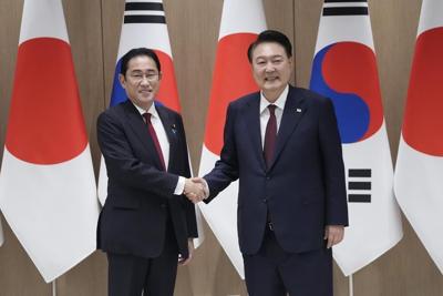 Japan's leader makes farewell visit to South Korea to strengthen his legacy of warming ties