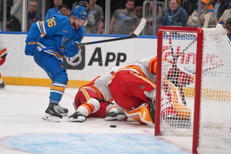 Walker, Binnington lead Blues to 3-2 win over struggling Flames