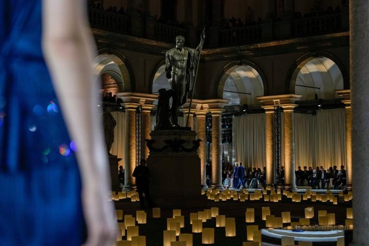 Armani's last collection shown in solemn runway show with Richard Gere, Lauren Hutton in 1st row