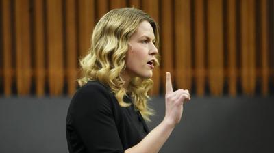 Blasted by Bloc, Conservative MP apologizes for asking minister to speak English