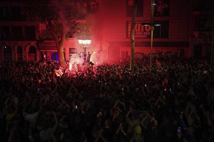 Barcelona, minus Messi, wins Spanish league title for 1st time since 2019