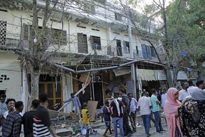 Extremists storm govt office in Somalia's capital; 5 dead