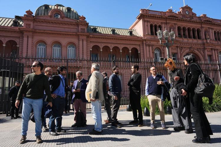 Argentina's Milei restores press access to presidency after a ban sparks backlash