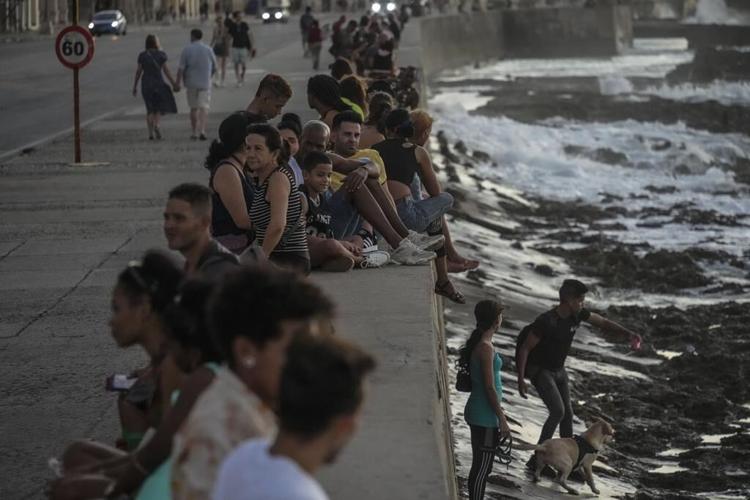 Storm causes at least 6 deaths in Cuba, where a long power outage is raising tempers