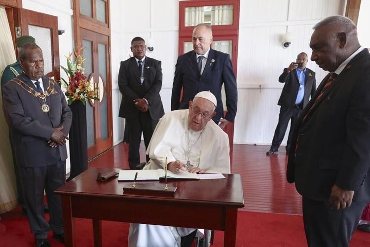 Pope urges end to Papua New Guinea tribal conflicts and fair, sustainable extraction of resources