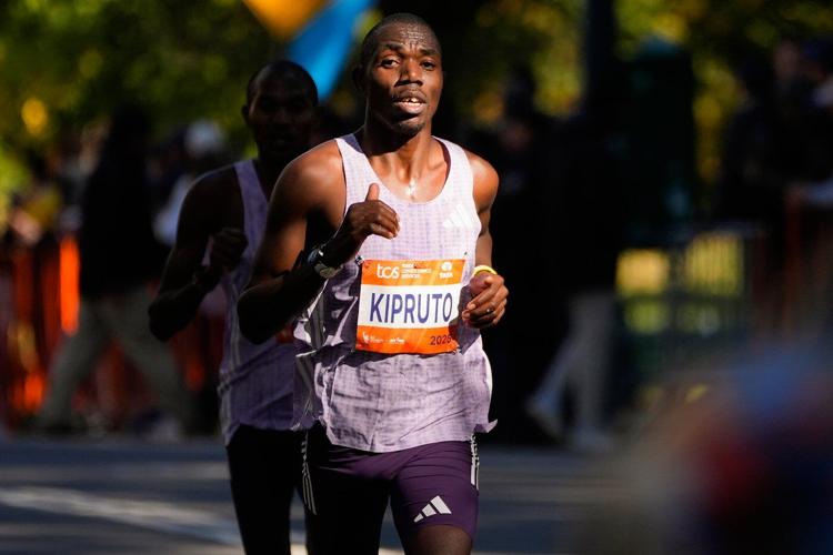 Obiri sets women's NYC Marathon course record, Kipruto wins men's race in photo finish