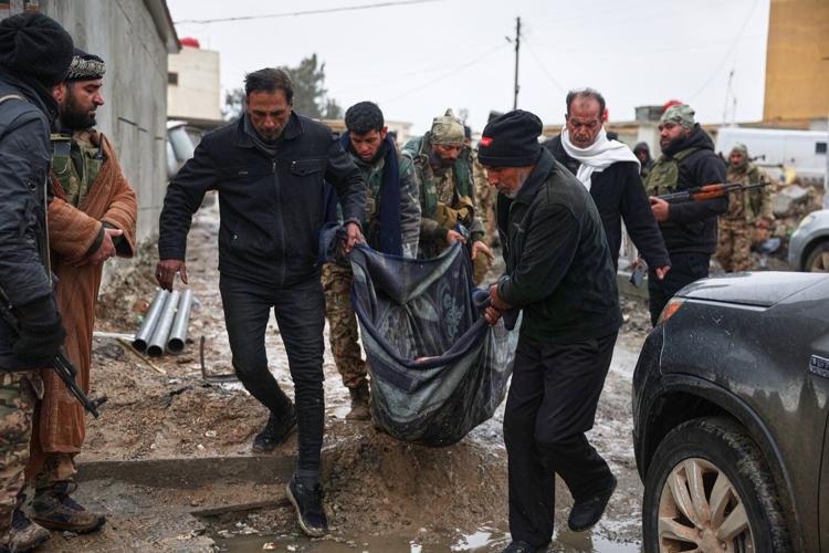 Syrian government seizes strategic town in Raqqa from Kurdish forces in an ongoing push eastward