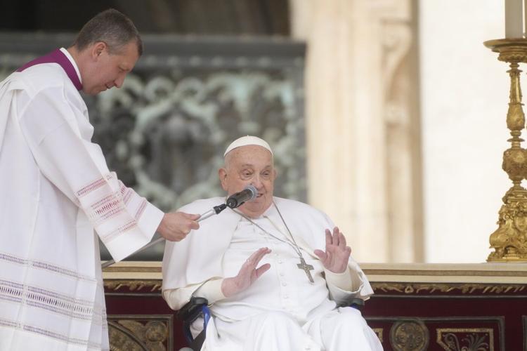 Convalescing Pope Francis opens Holy Week with in-person greeting in St. Peter's Square