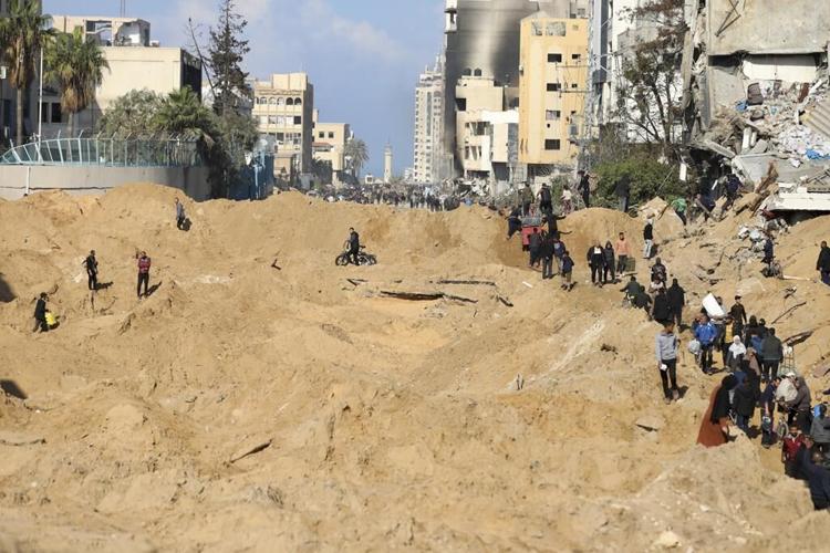 Egypt threatens to suspend key peace treaty if Israel pushes into Gaza border town, officials say