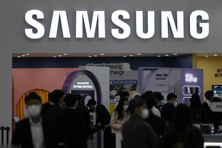 Samsung officially names third-generation heir Lee chairman