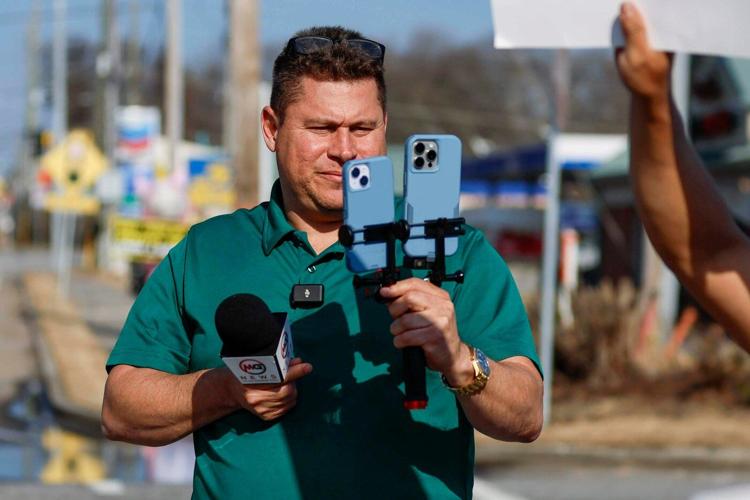 Spanish-language journalist remains in ICE custody despite being granted bond