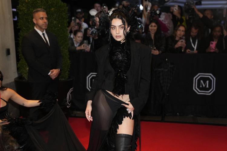 Charli XCX and The 1975 drummer George Daniel are married