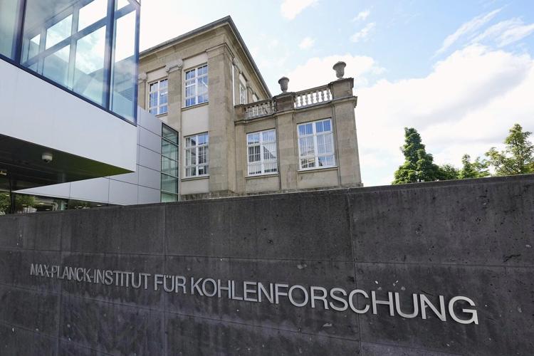 Scientists have lost their jobs or grants in US cuts. Foreign universities want to hire them