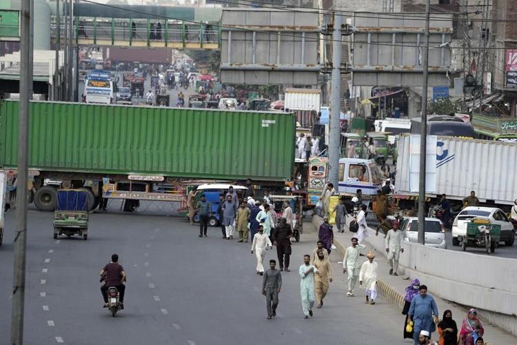 Militants kill six Pakistani soldiers during a shootout in the country's northwest