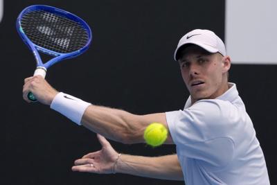Shapovalov advances with two-set win in Mexican Open