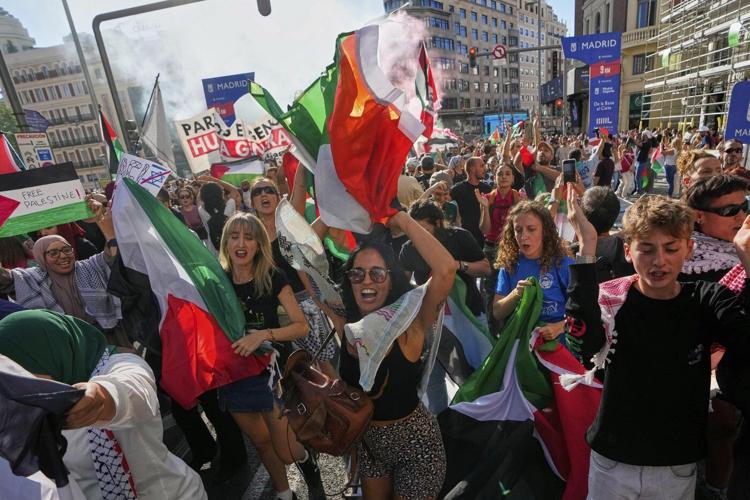 Final stage of Spanish Vuelta cycling race interrupted by pro-Palestinian protesters