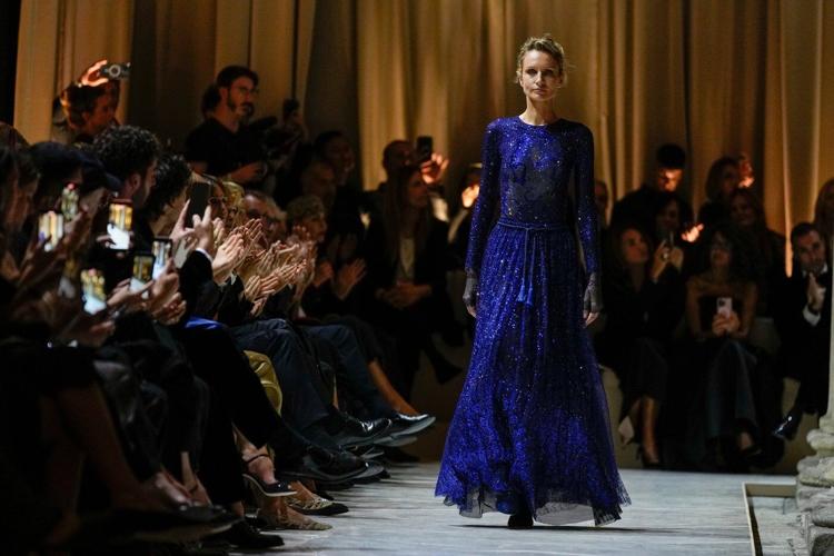 Armani's last collection shown in solemn runway show with Richard Gere, Lauren Hutton in 1st row