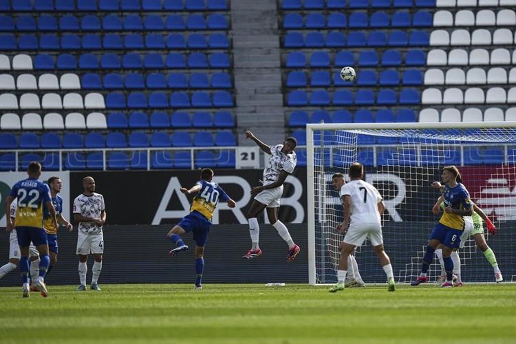 In wartime Ukraine, soccer fans bury rivalries and find a moment of calm at matches