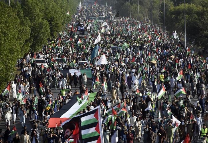 Warplanes strike Gaza refugee camp as Israel rejects US push for a pause in fighting