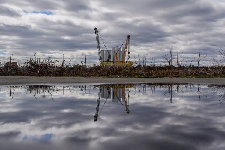 Trump administration suspends 5 wind projects off the East Coast