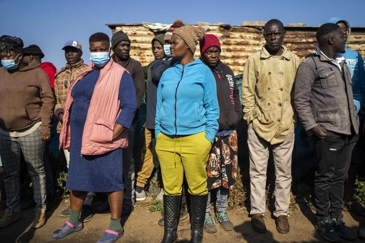 The death toll from a South Africa gas leak blamed on illegal gold processing has risen to 17
