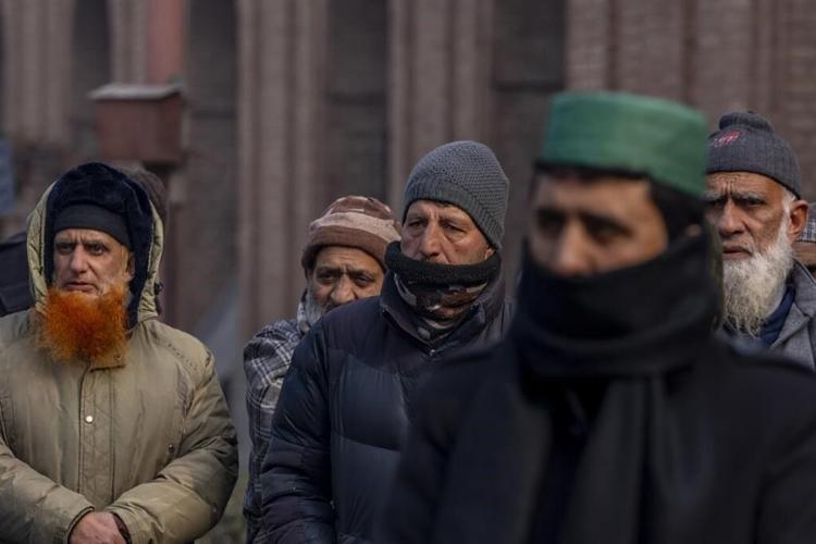 Kashmir residents suffer through a dry winter waiting for snow. Experts point to climate change