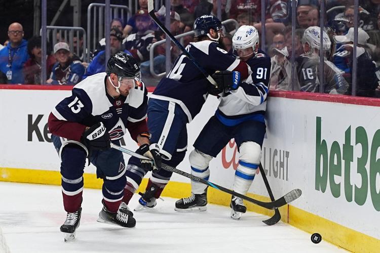 Perfetti's late goal helps Jets roll over Avalanche 4-2