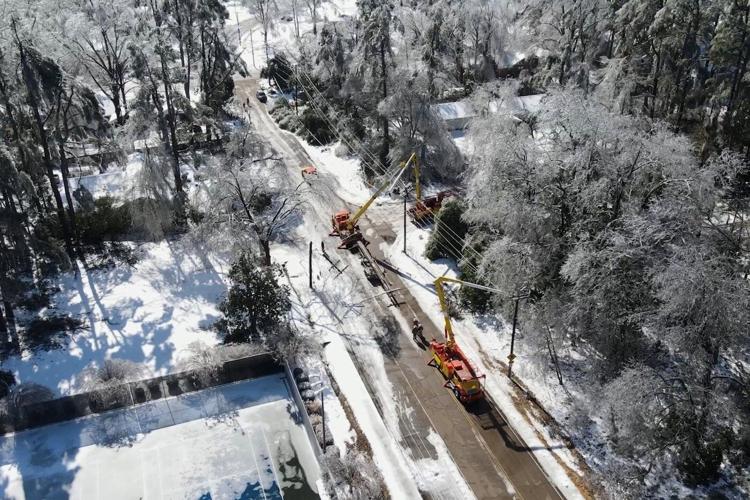 Situation in US South grows more dire after days of ice, frigid temperatures and widespread outages