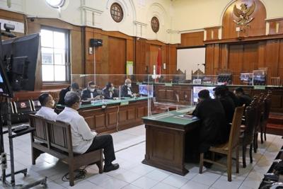 Indonesia jails organizer, security chief in soccer tragedy