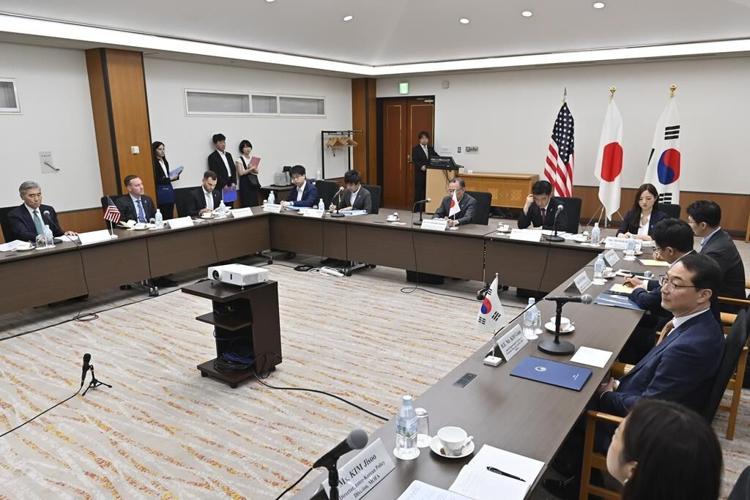 Japanese, US and South Korean officials condemn the North's weapons plans but urge dialogue