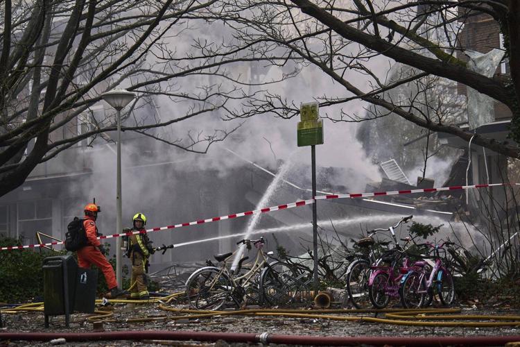 An explosion has caused several injuries and damaged apartments in a Dutch city
